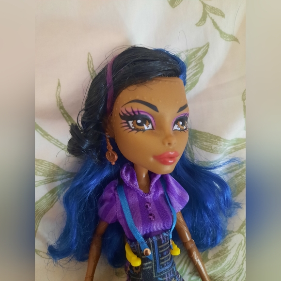 Monster High Doll- Robbeca Art Class - Picture 3 of 5